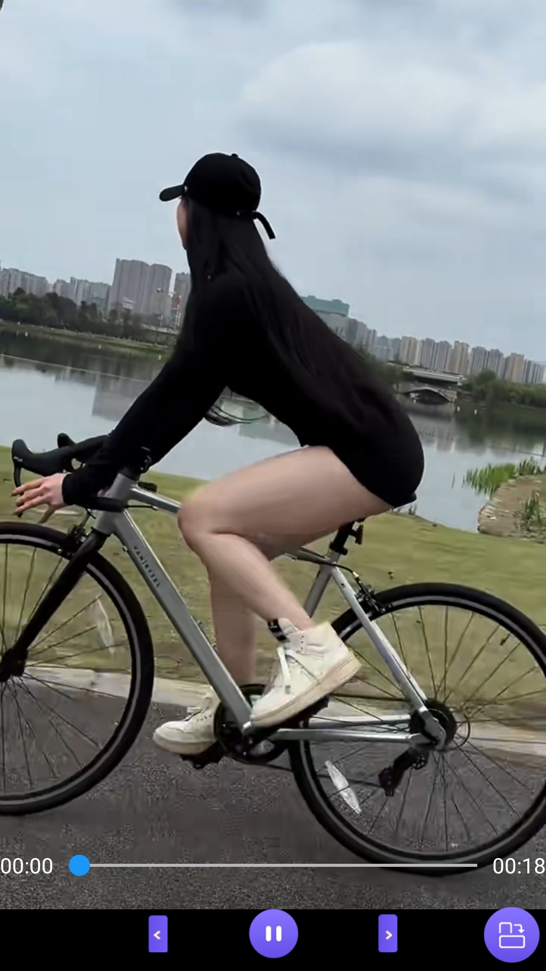 秋天裤袜配什么衣服截图